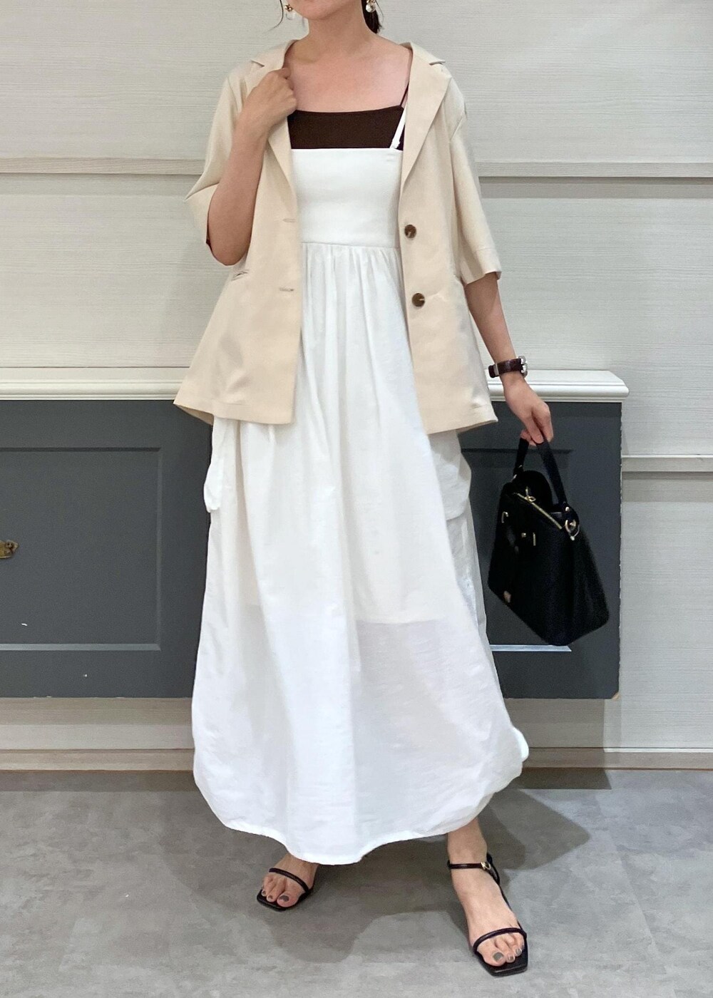「ジャケット×ワンピース、インナー、ハートカット、羽織、接触冷感、アンサンブル、SALE、ホワイト、ベージュ、アイボリー、ヒール、ストラップ、ストラップサンダル、初夏コーデ、夏コーデ」｜「Juzeのストラップヒールサンダル（サンダル、ブラック系）」を使った、mikusonvisさん（レディース・168cm）の夏コーディネートの9枚目の写真