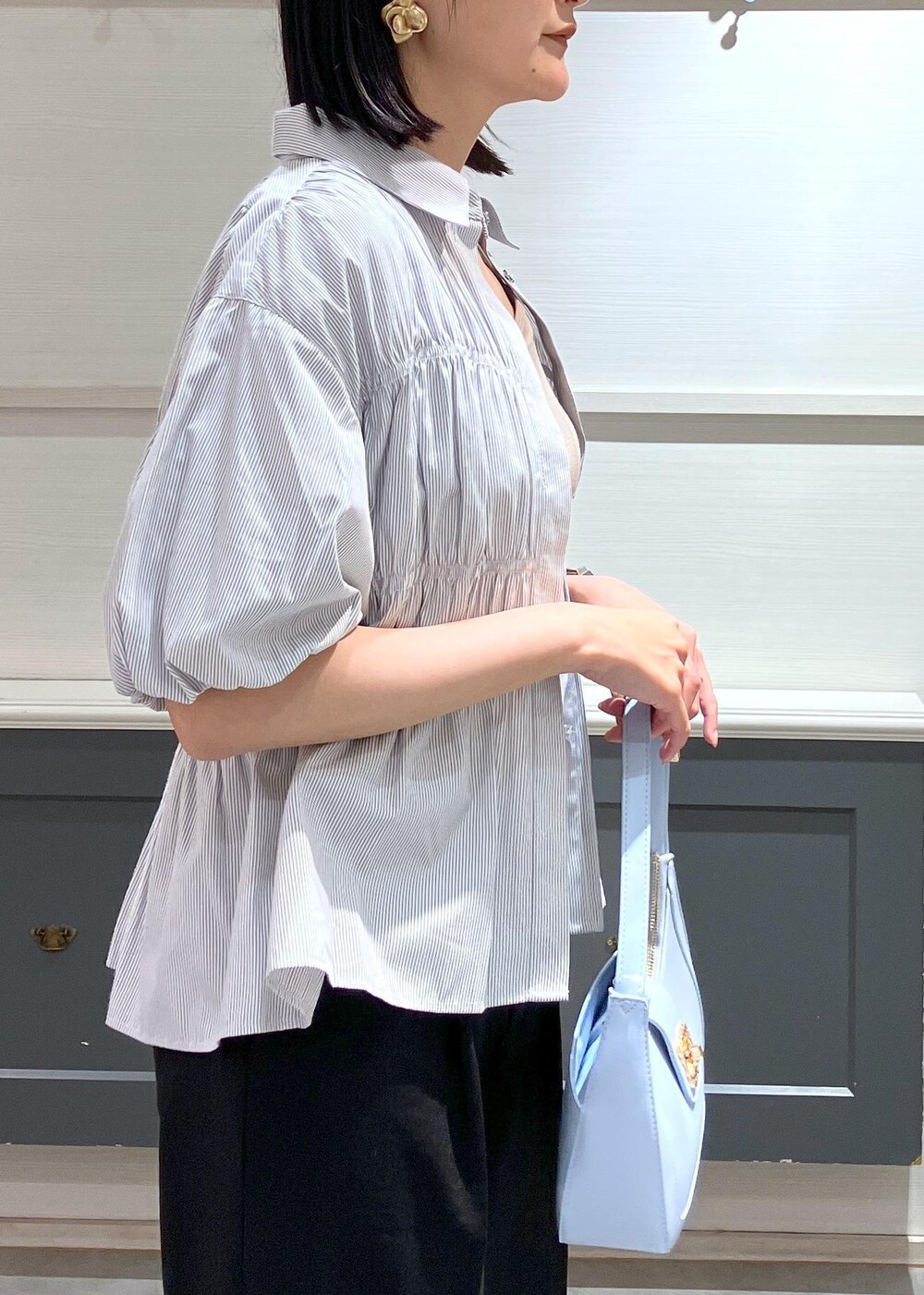 「羽織、初夏コーデ、夏コーデ、お仕事コーデ、お出かけコーデ、女子会コーデ、大人カジュアル、パンツスタイル、カジュアルコーデ、きれいめコーデ、VIS、ストレート、イエベ秋、混合、高身長」｜「VISの28mm幅ダブルDバックルベルト（ベルト、ブラック系）」を使った、mikusonvisさん（レディース・168cm）の夏コーディネートの7枚目の写真
