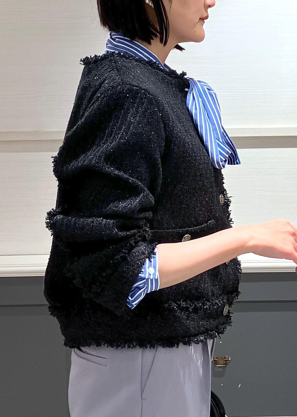 「セレモニー、新生活、初春コーデ、春コーデ、お仕事コーデ、卒業式コーデ、卒園式コーデ、入学式コーデ、入園式コーデ、デートコーデ、お出かけコーデ、大人カジュアル、レイヤード、パンツスタイル、きれいめコーデ」｜「Juzeのビットローファー（ローファー、ブラック系）」を使った、mikusonvisさん（レディース・168cm）の冬コーディネートの6枚目の写真