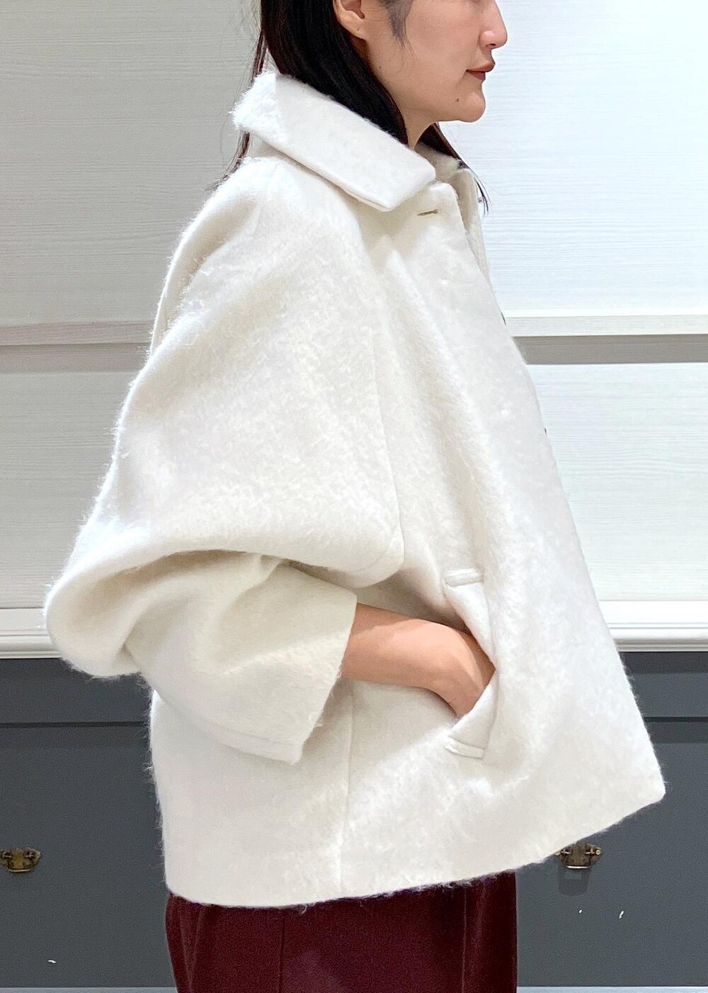 「初冬コーデ、デートコーデ、お出かけコーデ、大人カジュアル、パンツスタイル、きれいめコーデ、VIS、ストレート、イエベ秋、混合、高身長、トップス、ニット/セーター、キャミソール、ジャケット/アウター」｜「Juzeの【ご好評につき追加生産】ビッグリボンパンプス（パンプス、ブラック系）」を使った、mikusonvisさん（レディース・168cm）の秋コーディネートの8枚目の写真