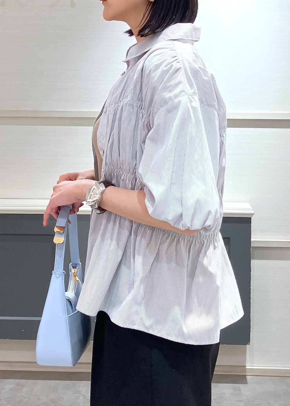 「羽織、初夏コーデ、夏コーデ、お仕事コーデ、お出かけコーデ、女子会コーデ、大人カジュアル、パンツスタイル、カジュアルコーデ、きれいめコーデ、VIS、ストレート、イエベ秋、混合、高身長」｜「VISの28mm幅ダブルDバックルベルト（ベルト、ブラック系）」を使った、mikusonvisさん（レディース・168cm）の夏コーディネートの8枚目の写真