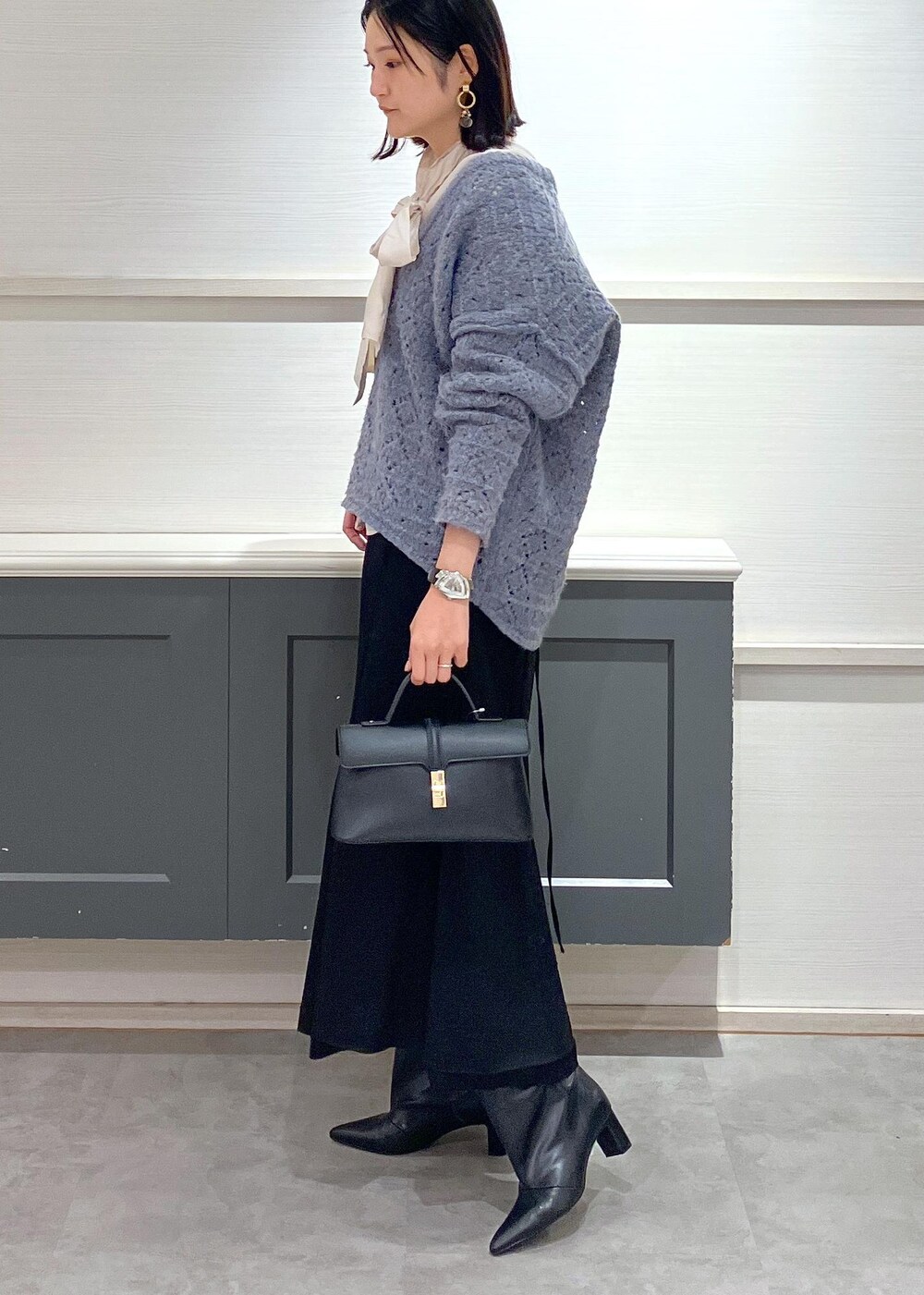 「セール、初冬コーデ、冬コーデ、デートコーデ、お出かけコーデ、大人カジュアル、レイヤード、スカートスタイル、きれいめコーデ、VIS、ストレート、イエベ秋、混合、高身長、トップス」｜「Juzeのワイドロングブーツ（ブーツ、ブラック系）」を使った、mikusonvisさん（レディース・168cm）の冬コーディネートの8枚目の写真