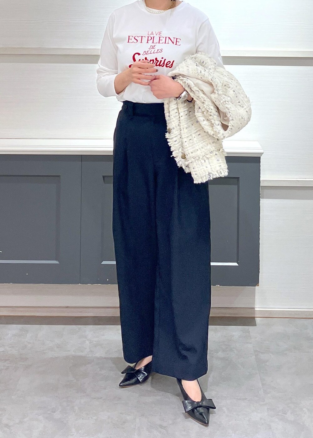「春アウター、アウター、セレモニー、初春コーデ、春コーデ、セレモニーコーデ、卒業式コーデ、卒園式コーデ、授業参観日コーデ、入学式コーデ、入園式コーデ、お出かけコーデ、大人カジュアル、パンツスタイル、体型カバー」｜「Juzeの【ご好評につき追加生産】ビッグリボンパンプス（パンプス、ブラック系）」を使った、mikusonvisさん（レディース・168cm）の春コーディネートの10枚目の写真