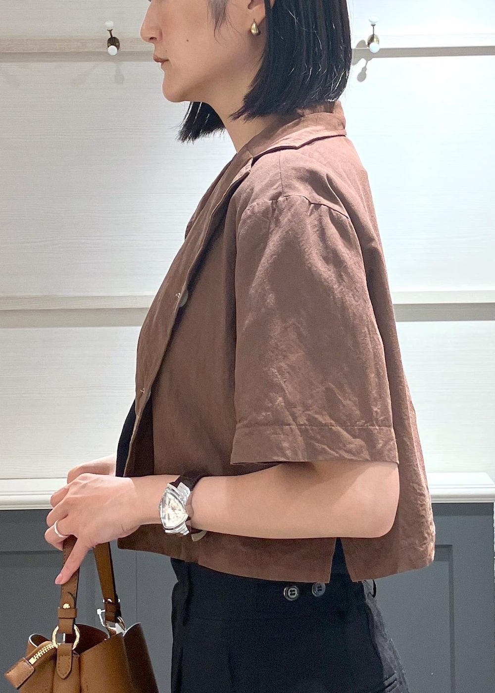 「初夏コーデ、夏コーデ、デートコーデ、お出かけコーデ、女子会コーデ、大人カジュアル、パンツスタイル、ヘルシーコーデ、メンズライク、VIS、ストレート、イエベ秋、混合、高身長、トップス」｜「VISのアソートミックスチェーンネックレス（ネックレス、ゴールド系）」を使った、mikusonvisさん（レディース・168cm）の夏コーディネートの9枚目の写真