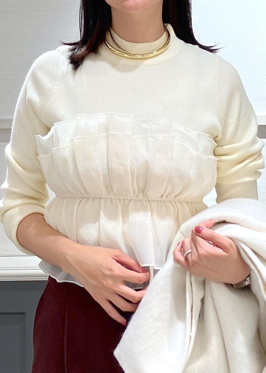 「初冬コーデ、デートコーデ、お出かけコーデ、大人カジュアル、パンツスタイル、きれいめコーデ、VIS、ストレート、イエベ秋、混合、高身長、トップス、ニット/セーター、キャミソール、ジャケット/アウター」｜「Juzeの【ご好評につき追加生産】ビッグリボンパンプス（パンプス、ブラック系）」を使った、mikusonvisさん（レディース・168cm）の秋コーディネートの2枚目の写真