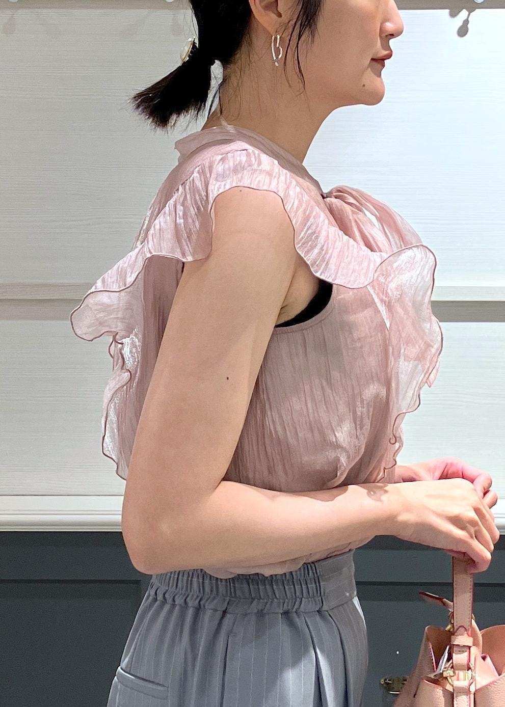 「初夏コーデ、夏コーデ、お仕事コーデ、セレモニーコーデ、デートコーデ、お出かけコーデ、女子会コーデ、パンツスタイル、ヘルシーコーデ、フェミニンコーデ、きれいめコーデ、VIS、ストレート、イエベ秋、混合」｜「Juzeの【ご好評につき追加生産】ビッグリボンパンプス（パンプス、ブラック系）」を使った、mikusonvisさん（レディース・168cm）の夏コーディネートの7枚目の写真