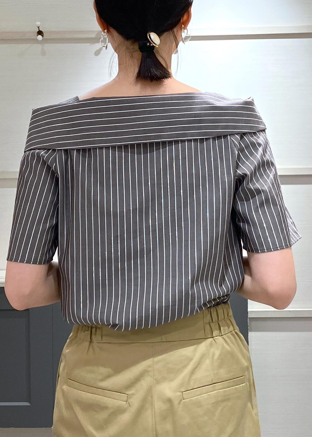 「初夏コーデ、夏コーデ、お仕事コーデ、デートコーデ、お出かけコーデ、女子会コーデ、大人カジュアル、パンツスタイル、カジュアルコーデ、ヘルシーコーデ、VIS、ストレート、イエベ秋、混合、高身長」｜「VISの【洗える】プチリボン付きパターンメッシュキャミソール（キャミソール、その他）」を使った、mikusonvisさん（レディース・168cm）の夏コーディネートの6枚目の写真