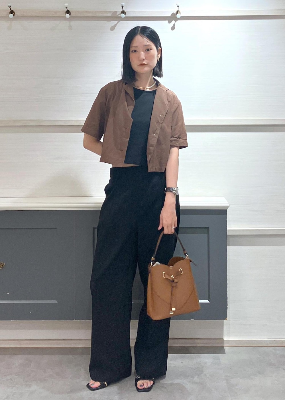 「初夏コーデ、夏コーデ、デートコーデ、お出かけコーデ、女子会コーデ、大人カジュアル、パンツスタイル、ヘルシーコーデ、メンズライク、VIS、ストレート、イエベ秋、混合、高身長、トップス」｜「VISのアソートミックスチェーンネックレス（ネックレス、ゴールド系）」を使った、mikusonvisさん（レディース・168cm）の夏コーディネートの2枚目の写真
