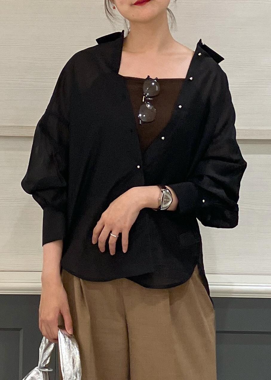 「アンサンブル、シアー、シアーシャツ、ブラウス、アイウェア、サングラス、美easy、ウォッシャブル、ワイドパンツ、リボンパンプス、リボン、シルバー、30代、大人カジュアル、デザイントップス」｜「Juzeの【ご好評につき追加生産】ビッグリボンパンプス（パンプス、シルバー系）」を使った、mikusonvisさん（レディース・168cm）の夏コーディネートの6枚目の写真