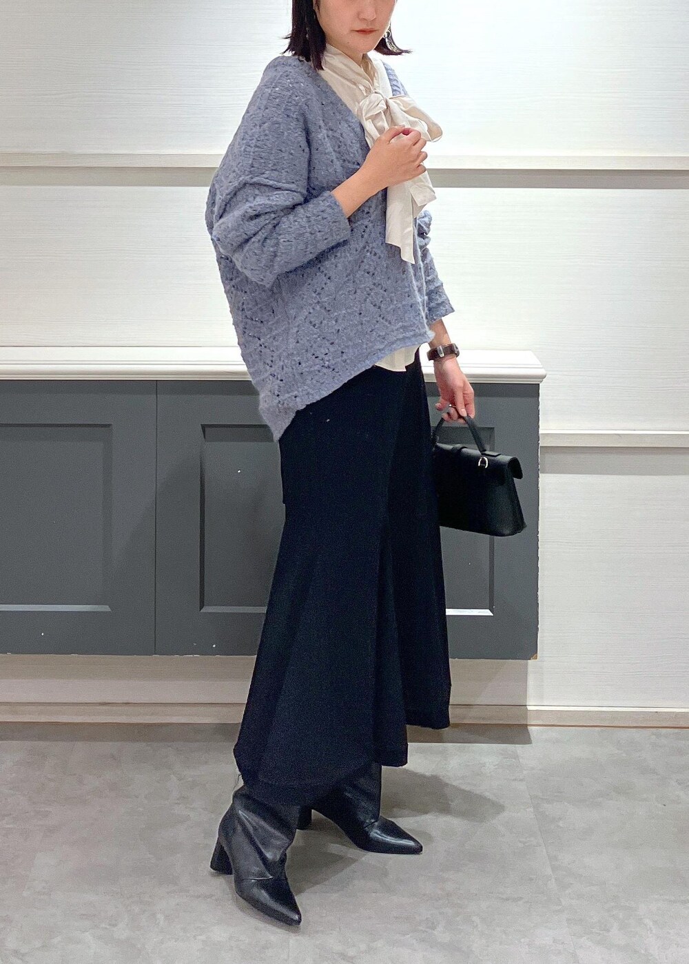 「セール、初冬コーデ、冬コーデ、デートコーデ、お出かけコーデ、大人カジュアル、レイヤード、スカートスタイル、きれいめコーデ、VIS、ストレート、イエベ秋、混合、高身長、トップス」｜「Juzeのワイドロングブーツ（ブーツ、ブラック系）」を使った、mikusonvisさん（レディース・168cm）の冬コーディネートの2枚目の写真