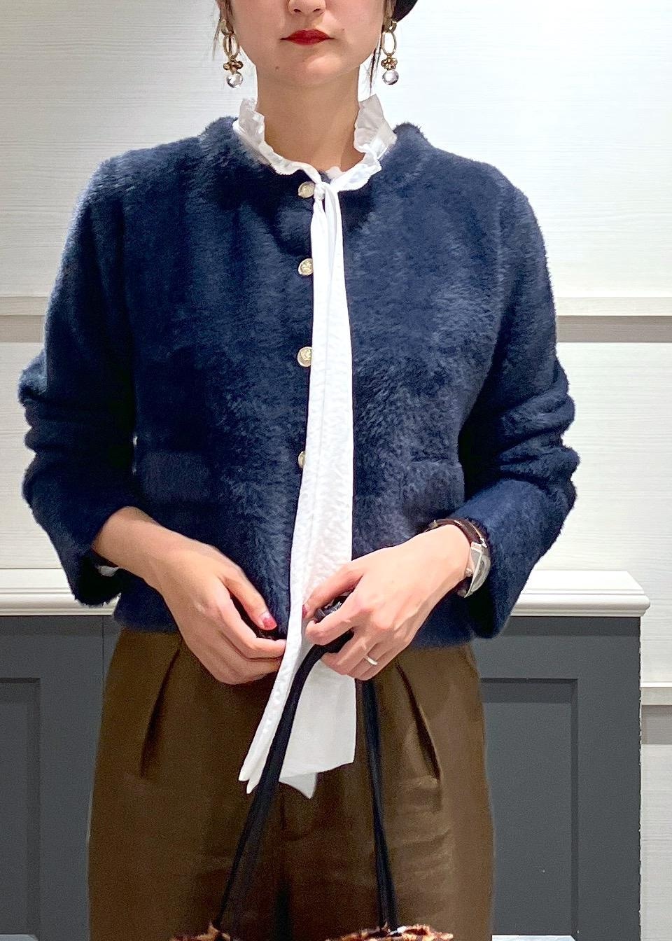 「初冬コーデ、冬コーデ、お仕事コーデ、お出かけコーデ、レイヤード、パンツスタイル、体型カバー、カジュアルコーデ、フェミニンコーデ、きれいめコーデ、VIS、ストレート、イエベ秋、混合、高身長」｜「Juzeのワイドロングブーツ（ブーツ、ブラック系）」を使った、mikusonvisさん（レディース・168cm）の秋コーディネートの5枚目の写真