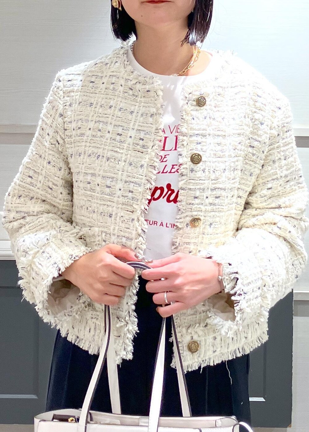 「春アウター、アウター、セレモニー、初春コーデ、春コーデ、セレモニーコーデ、卒業式コーデ、卒園式コーデ、授業参観日コーデ、入学式コーデ、入園式コーデ、お出かけコーデ、大人カジュアル、パンツスタイル、体型カバー」｜「Juzeの【ご好評につき追加生産】ビッグリボンパンプス（パンプス、ブラック系）」を使った、mikusonvisさん（レディース・168cm）の春コーディネートの4枚目の写真