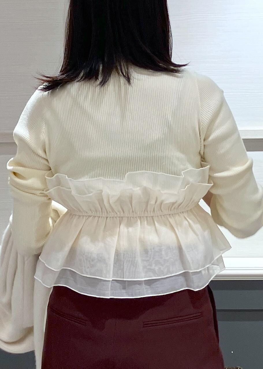 「初冬コーデ、デートコーデ、お出かけコーデ、大人カジュアル、パンツスタイル、きれいめコーデ、VIS、ストレート、イエベ秋、混合、高身長、トップス、ニット/セーター、キャミソール、ジャケット/アウター」｜「Juzeの【ご好評につき追加生産】ビッグリボンパンプス（パンプス、ブラック系）」を使った、mikusonvisさん（レディース・168cm）の秋コーディネートの3枚目の写真