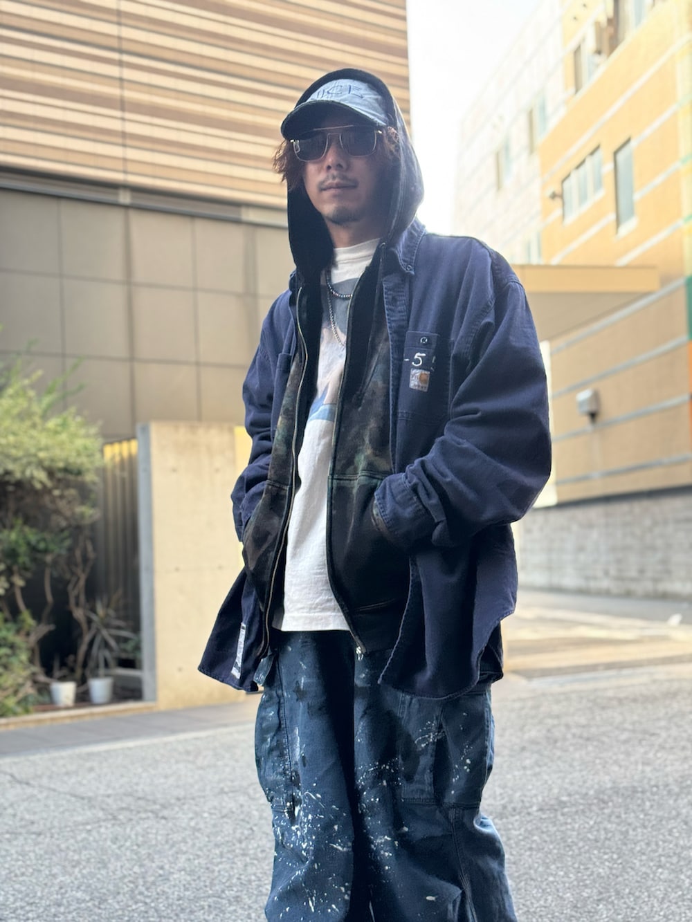 「最近のいい感じコーデ、carhartt、GU、リメイク」｜「GUのアイテム（カーゴパンツ、ブルー系）」を使った、ちゃんまつ:Reさん（メンズ・166cm）の春コーディネートの3枚目の写真