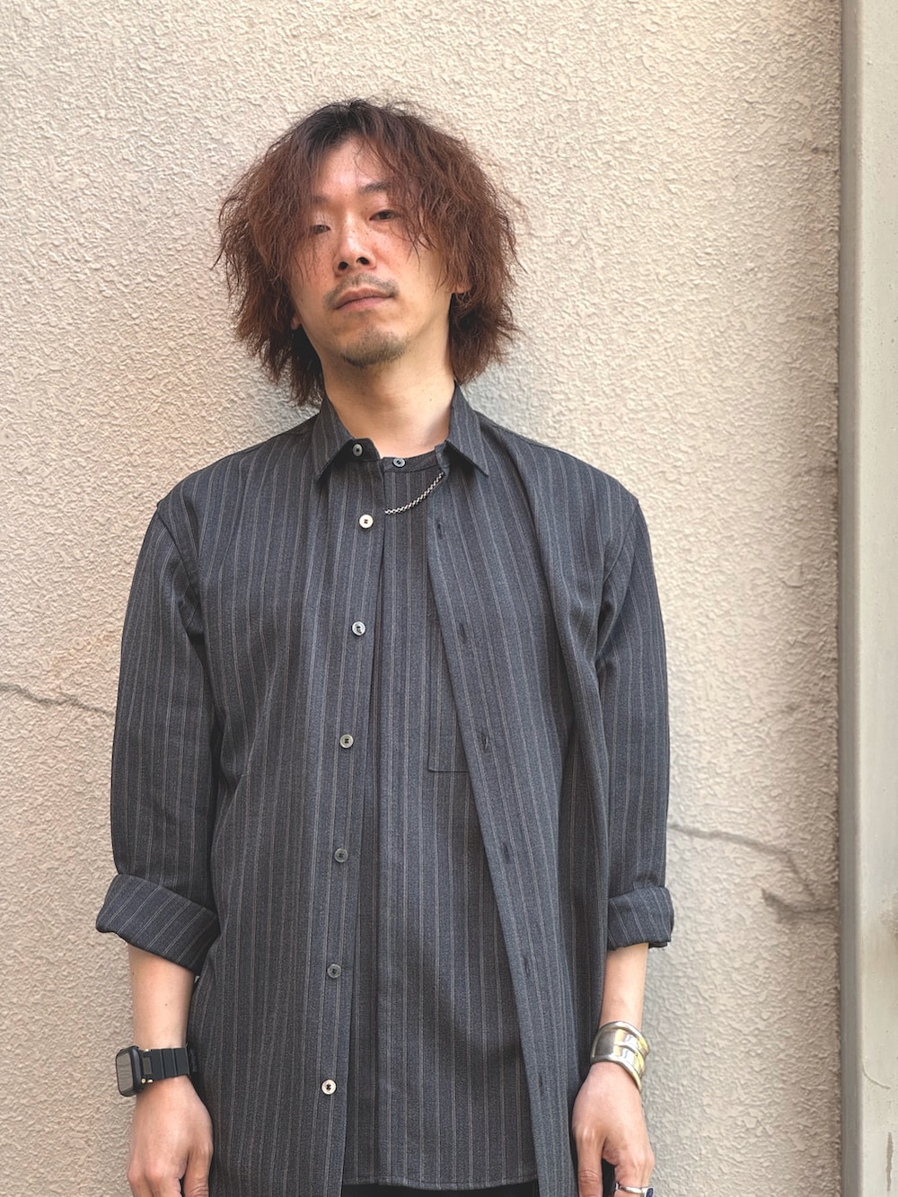 「グレーコーデ、シャツスタイル、スラックス、キレイめ、ワントーンコーデ、古着MIX」｜「SEEALLのアイテム（シャツ/ブラウス、グレー系）」を使った、ちゃんまつ:Reさん（メンズ・166cm）の春コーディネートの3枚目の写真