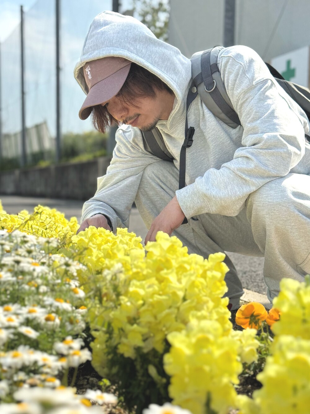 「セットアップ、スウェット、パーカー、ショート丈トップス、ワイドパンツ」｜「ZARAのアイテム（パーカー、グレー系）」を使った、ちゃんまつ:Reさん（メンズ・166cm）の春コーディネートの4枚目の写真
