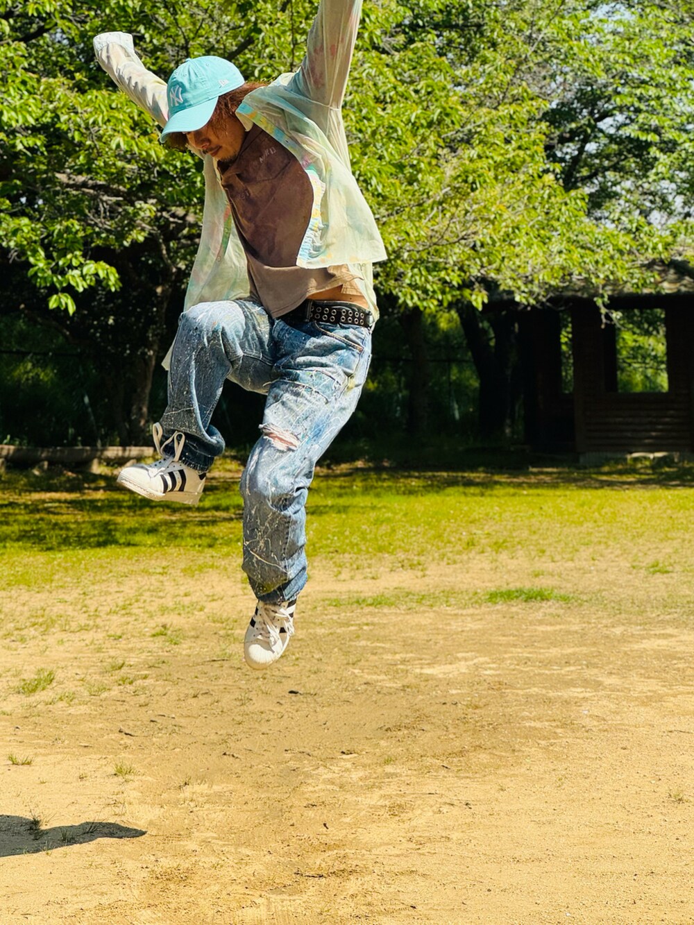 「リメイク、シアーシャツ、ダメージデニムパンツ、古着MIX、adidas」｜「adidas Originalsの＜adidas Originals＞ スーパースター 82/スニーカー（スニーカー、ホワイト系）」を使った、ちゃんまつ:Reさん（メンズ・166cm）の春コーディネートの5枚目の写真