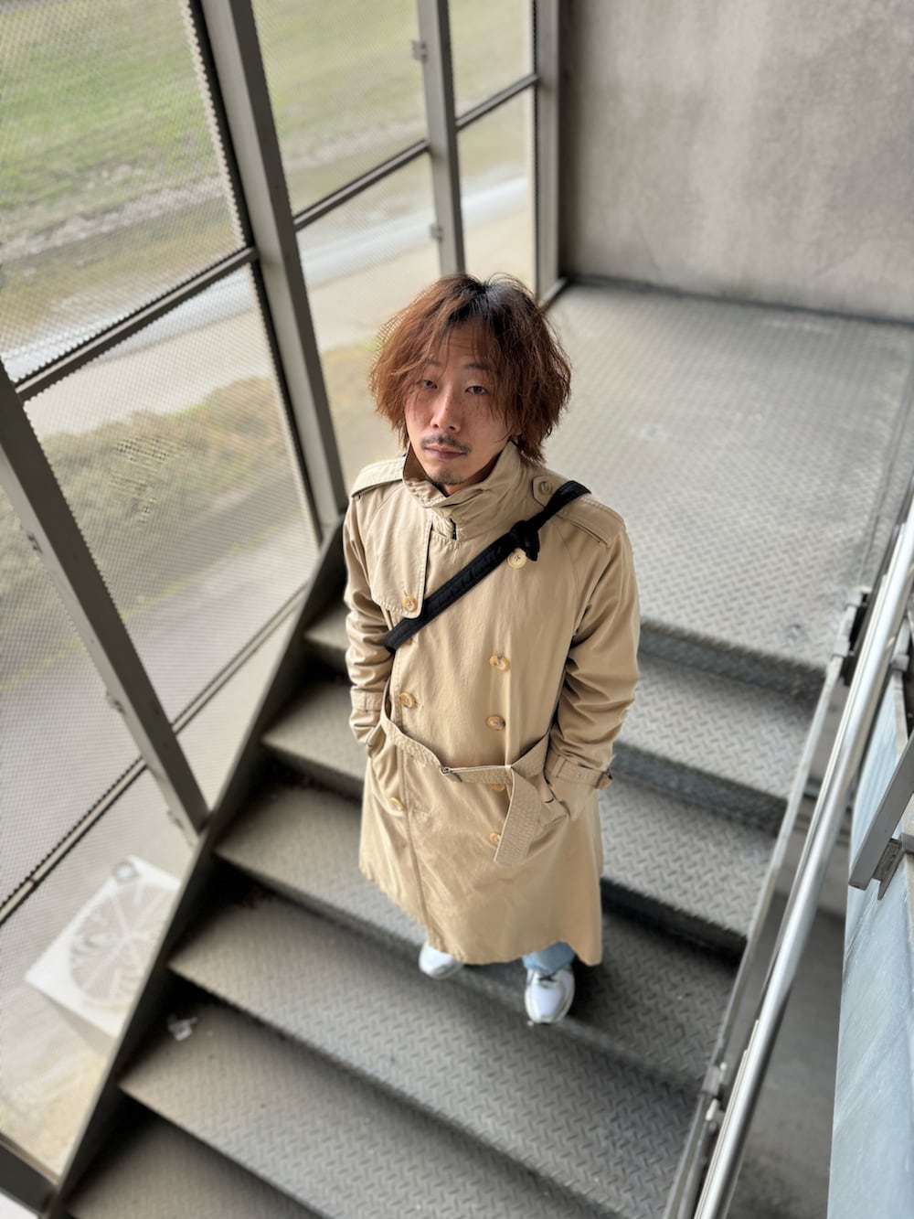 「トレンチコート、古着MIX、春ファッション、春コート、New Balance」｜「SANYOCOATのアイテム（トレンチコート、ベージュ系）」を使った、ちゃんまつ:Reさん（メンズ・166cm）の春コーディネートの2枚目の写真