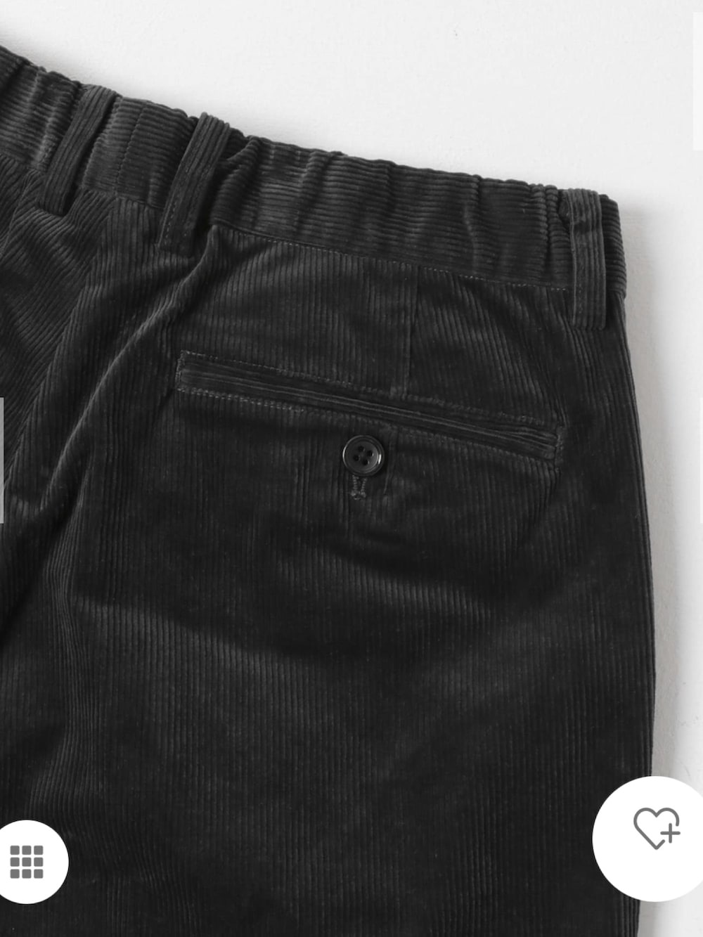 ブラウン系のシャツ/ブラウス、ブラック系のスウェット、グレー系のその他パンツを着用したメンズの秋コーディネートの4枚目の写真