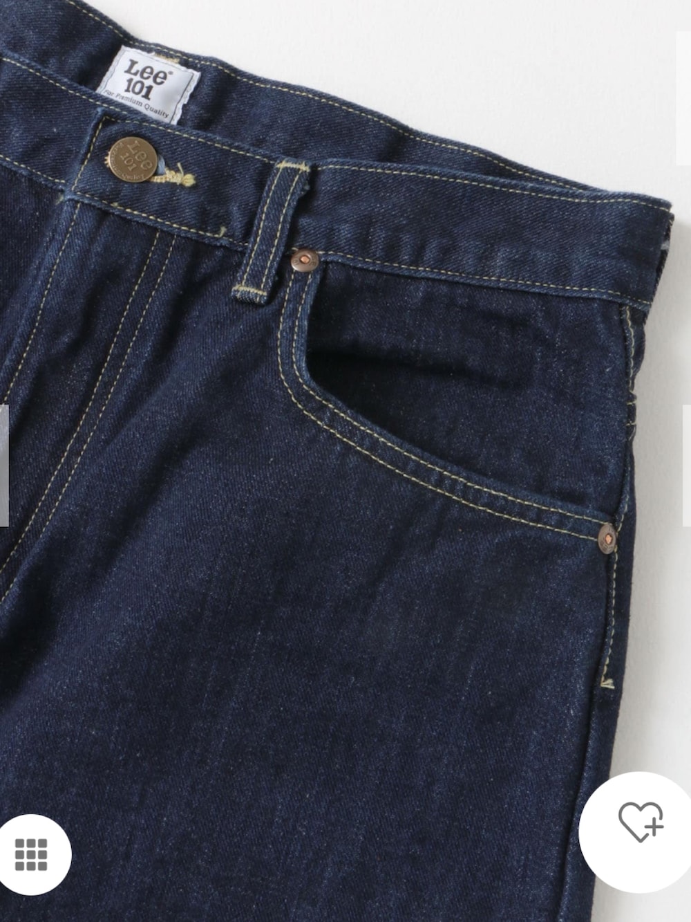 その他のシャツ/ブラウス、グリーン系のノーカラージャケット、ブルー系のデニムパンツを着用したメンズの秋コーディネートの6枚目の写真