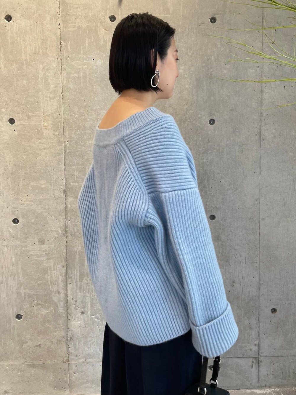 「Chaos、低身長、ハンサム、モード、ベーシック/シンプル」｜「REMI RELIEFのChaos(カオス)/【REMI RELIEF】別注ショートダウンコート 2024AW（ダウンジャケット/コート、ブルー系）」を使った、chaos_kawaさん（レディース・150cm）の秋コーディネートの4枚目の写真