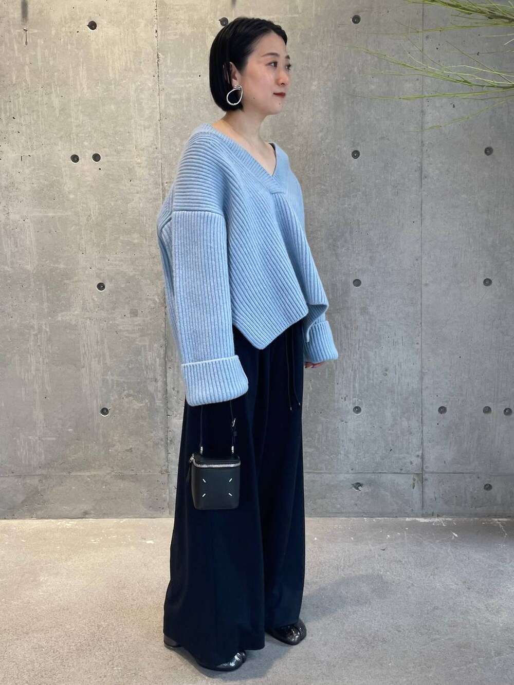 「Chaos、低身長、ハンサム、モード、ベーシック/シンプル」｜「REMI RELIEFのChaos(カオス)/【REMI RELIEF】別注ショートダウンコート 2024AW（ダウンジャケット/コート、ブルー系）」を使った、chaos_kawaさん（レディース・150cm）の秋コーディネートの2枚目の写真