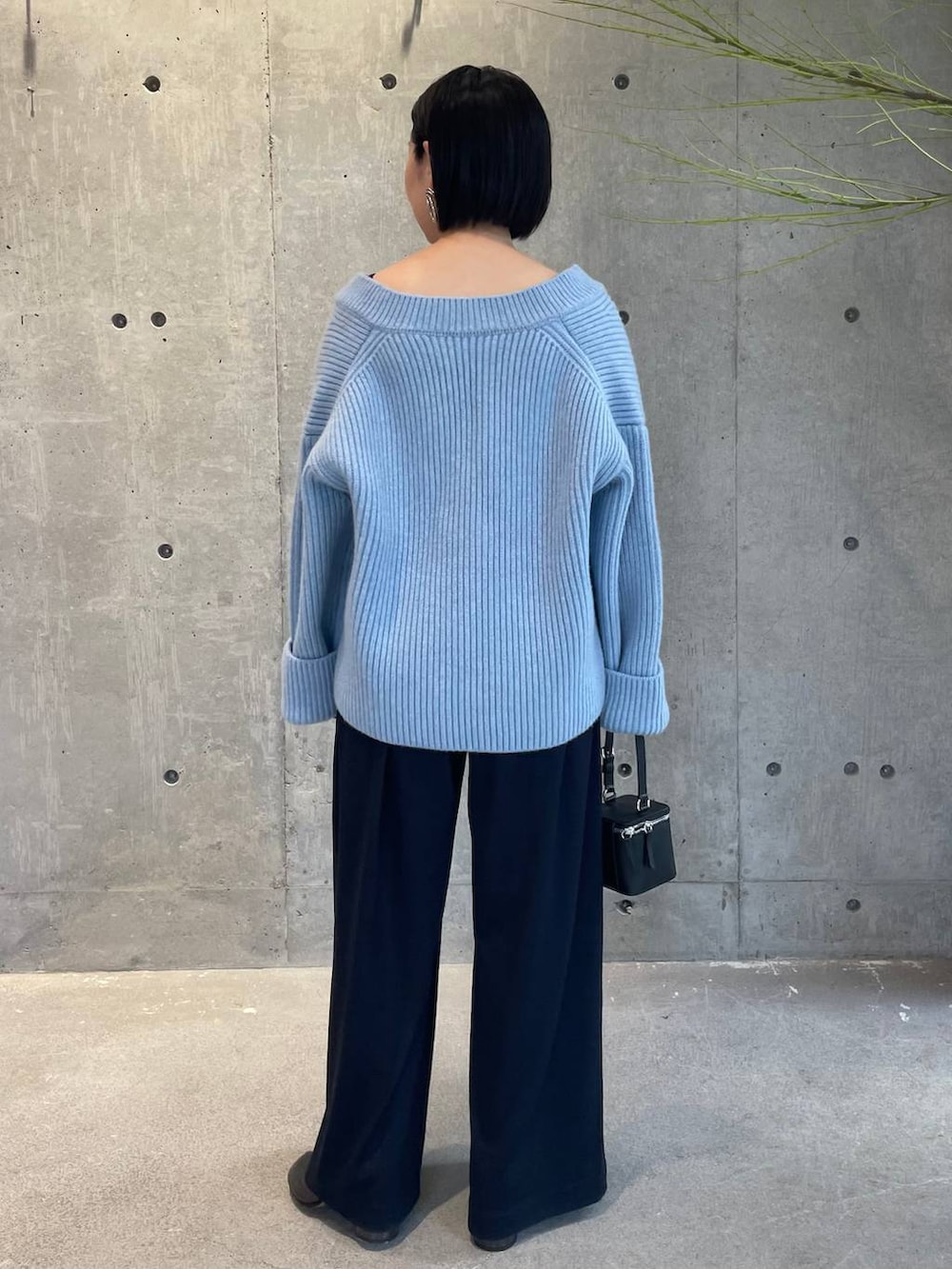 「Chaos、低身長、ハンサム、モード、ベーシック/シンプル」｜「REMI RELIEFのChaos(カオス)/【REMI RELIEF】別注ショートダウンコート 2024AW（ダウンジャケット/コート、ブルー系）」を使った、chaos_kawaさん（レディース・150cm）の秋コーディネートの3枚目の写真
