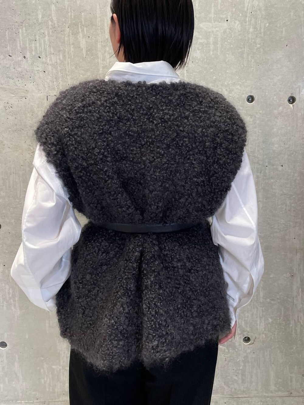 「低身長、ハンサム、モード、ベーシック/シンプル、Chaos、ベスト」｜「ChaosのChaos(カオス)/フィオジョ－ゼットパンツ（スラックス、ブラック系）」を使った、chaos_kawaさん（レディース・150cm）の秋コーディネートの5枚目の写真