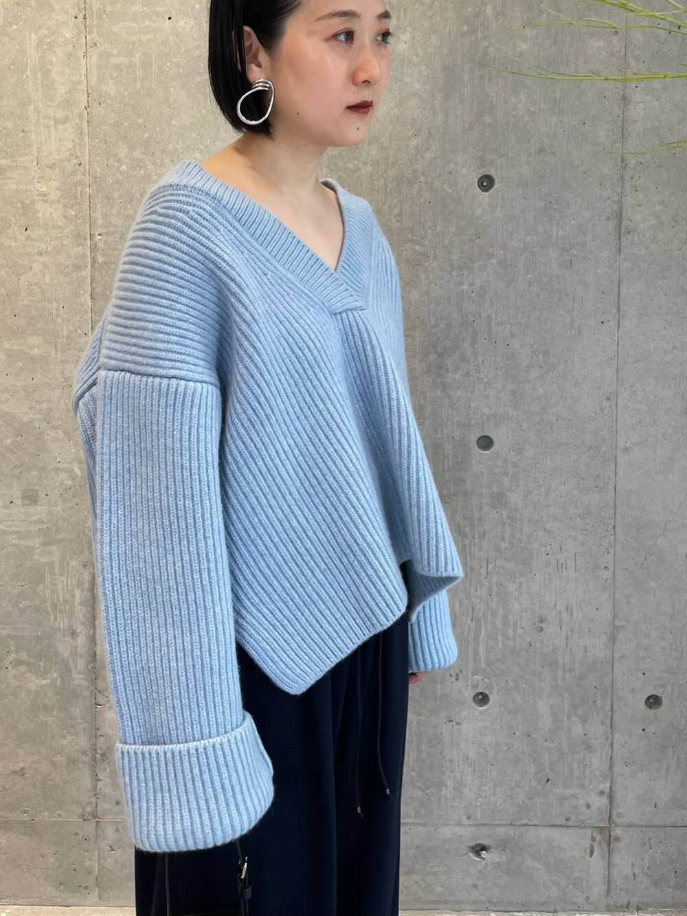 「Chaos、低身長、ハンサム、モード、ベーシック/シンプル」｜「REMI RELIEFのChaos(カオス)/【REMI RELIEF】別注ショートダウンコート 2024AW（ダウンジャケット/コート、ブルー系）」を使った、chaos_kawaさん（レディース・150cm）の秋コーディネートの5枚目の写真