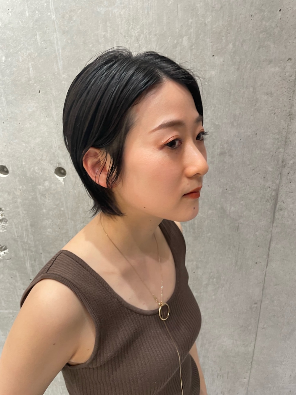 「ワンピース、シャツワンピ、シャツワンピース、サテンワンピース、カーディガン、低身長コーデ、ワントーンコーデ、セットアップ、リラックススタイル、150cmコーデ、150cm、低身長、休日スタイル」｜「WACCOWACCOのChaos(カオス)/【WACCOWACCO×Chaos】ゴールドリングネックレス（ネックレス、ゴールド系）」を使った、chaos_kawaさん（レディース・150cm）の春コーディネートの10枚目の写真