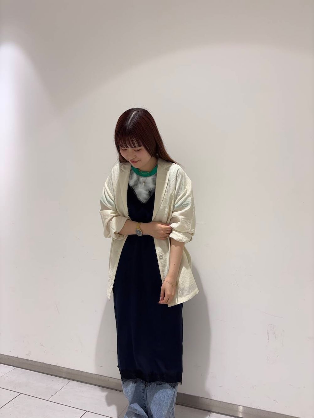 「デニム、Tシャツ、ボーダー、KBF、レイヤードスタイル、春コーデ、フレアデニム、お出かけコーデ、シンプルカジュアル、シアージャケット、25ss」｜「KBFの『34サイズ/低身長向けも展開』ストレッチフレアデニム（デニムパンツ、ブルー系）」を使った、natsukiさん（レディース・158cm）の春コーディネートの2枚目の写真