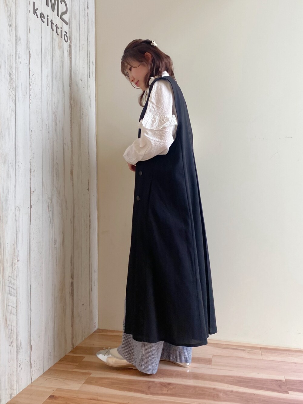 「春のNewスタイル、低身長コーデ、オトナカワイイ、ジレ、ワンピース、ブラウス、チェック、パンツスタイル、ゆべしコラボ、ゆべし×SamansaMos2、モノトーン、お花見コーデ、お出かけコーデ、白シャツ」|「🌸イオン超!春トク祭り🌸のアイテム(その他、ピンク系)」を使った、ナカガワさん(レディース・156cm)の春コーディネートの3枚目の写真