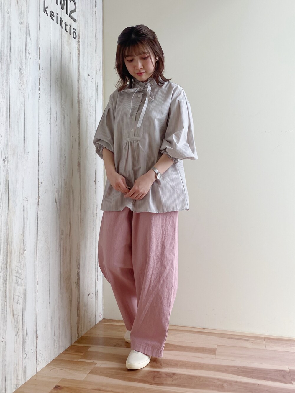 「春のNewスタイル、シンプル、春カラー、ピンク、ストライプシャツ、お出かけコーデ、ピンクコーデ、ゆべしコラボ、ゆべし×SamansaMos2、スニーカー、スニーカーコーデ、骨格ウェーブ、ブラウス、低身長コーデ」|「🌸イオン超!春トク祭り🌸のアイテム(その他、ピンク系)」を使った、ナカガワさん(レディース・156cm)の春コーディネートの3枚目の写真