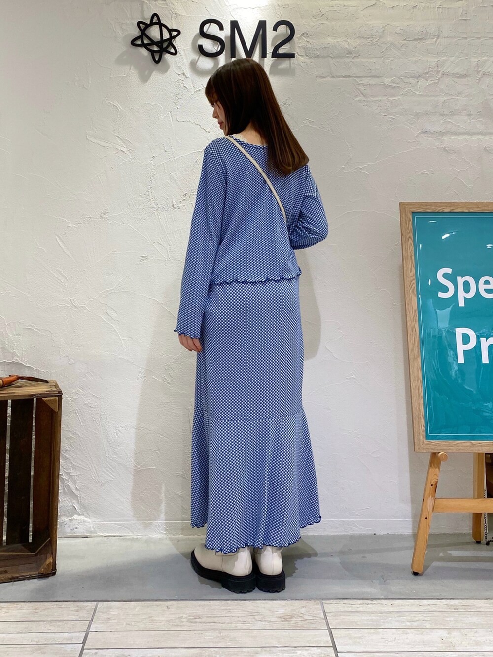 「春コーデ、マーメイドスカート、セットアップ、ギンガムチェック、ブルー、カーディガン、スマホショルダー、ワントーンコーデ、おしゃれさんと繋がりたい、エヘカソポ、ehka sopo」｜「ehka sopoのアイテム（トップス、ブルー系）」を使った、ナカガワさん（レディース・155cm）の冬コーディネートの2枚目の写真