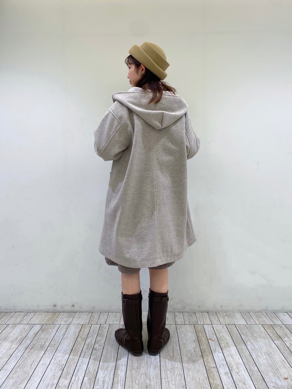 「コート、ニット、ブラウス、ブーツ、冬コーデ、ロングブーツ、SM2、オレンジ、ハーフパンツ、フードコート、サマンサ モスモス(Samansa Mos2)、トーク帽」｜「Samansa Mos2のウーリーライクフード付コート（その他アウター、ベージュ系）」を使った、ナカガワさん（レディース・156cm）の秋コーディネートの2枚目の写真