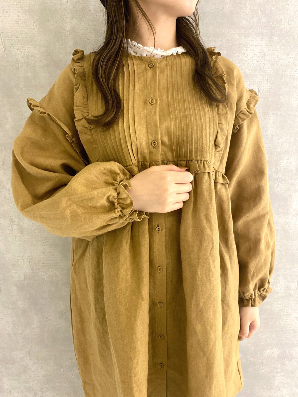 「秋コーデ、ブラウン、ブラウンコーデ、着回しコーデ、23AW秋の新作、秋服準備はじめました、ワントーンコーデ、チュニック、コーデュロイ、コーデュロイパンツ、サマンサモスモス、ショルダーバッグ、ゆるコーデ、SM2」|「Samansa Mos2のシアーリブ花柄カットソー(Tシャツ/カットソー、イエロー系)」を使った、ナカガワさん(レディース・156cm)の秋コーディネートの4枚目の写真