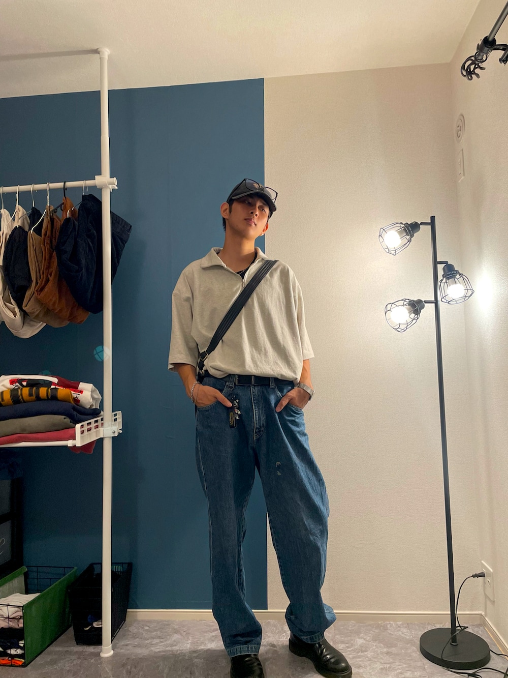 「秋コーデ、カジュアルコーデ、秋服準備はじめました、シンプルスタイル、秋服、お出かけコーデ、古着MIX、タックイン、ブーツ、メンズコーデ、WYM、LIDnM、ハーフジップ」|「jeansのアイテム(メガネ、ブラック系)」を使った、kau!n/tommy skさん(メンズ・181cm)の秋コーディネートの5枚目の写真