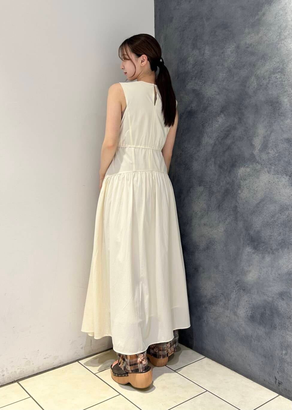 「ワンピース、ワイドパンツ、KBF、シアー、春コーデ、夏コーデ、フェスコーデ、シアーパンツ、春夏コーデ、ジャガードパンツ、25ss」｜「KBFのスタッズサボサンダル（サンダル、ブラウン系）」を使った、なごみそさん（レディース・160cm）の夏コーディネートの4枚目の写真