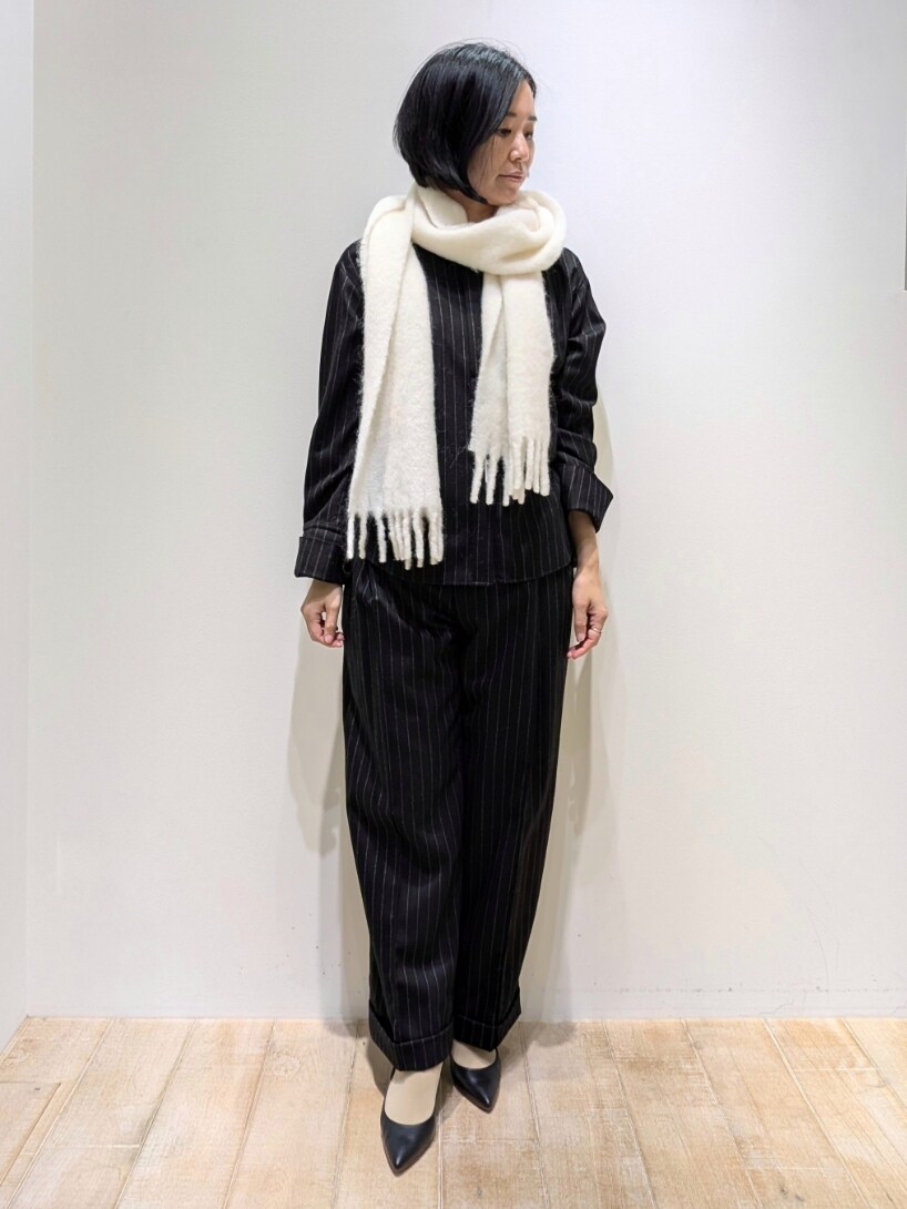 その他のシャツ/ブラウス、その他のその他パンツを着用したレディースの冬コーディネートの2枚目の写真