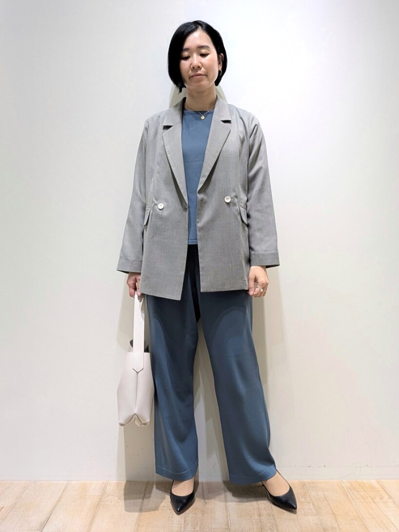 「qualite、カリテ(qualite)、ジャケット、ニット、セットアップ、セットアップスタイル、ニットパンツ、パンツスタイル、パンツコーデ、パンツ、骨格ウェーブ、ブルべ夏」｜「qualiteのシャークスキンダブルジャケット（テーラードジャケット、グレー系）」を使った、Chieさん（骨格ウェーブ・レディース・164cm）の春コーディネートの5枚目の写真