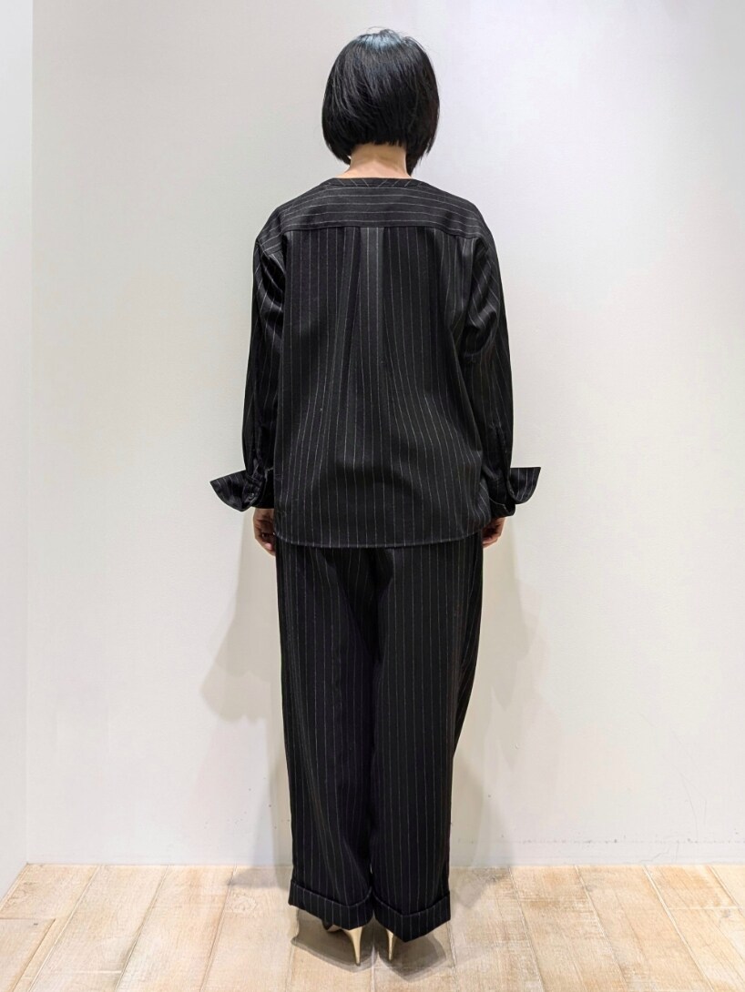 その他のシャツ/ブラウス、その他のその他パンツを着用したレディースの冬コーディネートの5枚目の写真
