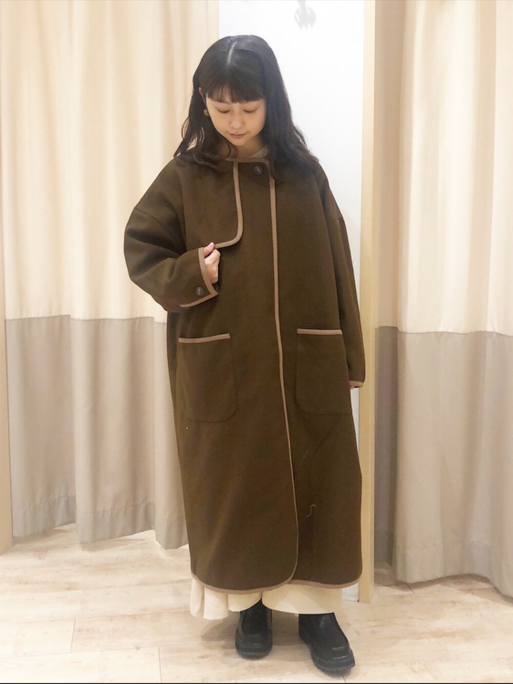 「ワントーンコーデ、プチプラ、シンプルコーデ、低身長、ehka sopo、淡色コーデ、エヘカソポ、パイピングコート」｜「ehka sopoの【たかあしあかりコラボ】コート（ノーカラーコート、ブラウン系）」を使った、ヤスイさん（レディース・147cm）の秋コーディネートの2枚目の写真