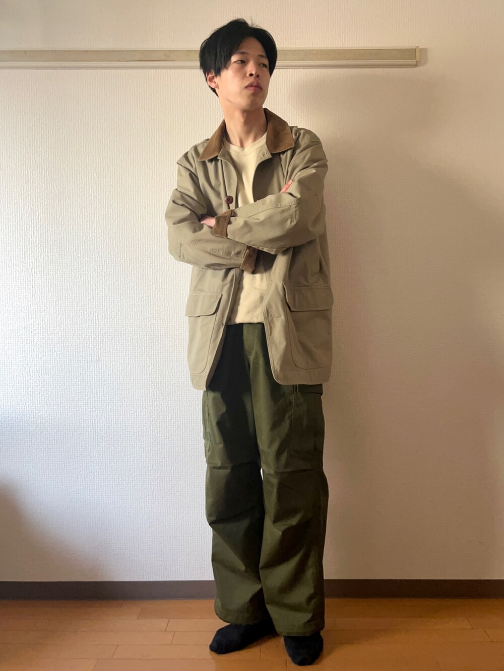 「カーゴパンツ、スウェット、ハンティングジャケット、WEGO、LL.Bean、久米繊維、シンプルコーデ、シンプル、シンプルスタイル、カジュアルコーデ、カジュアル、大人カジュアル、きれいめカジュアル、おしゃれさんと繋がりたい、コーデュロイ」｜「LLBeanのアイテム（カバーオール、ベージュ系）」を使った、naoさん（メンズ・180cm）の冬コーディネートの4枚目の写真