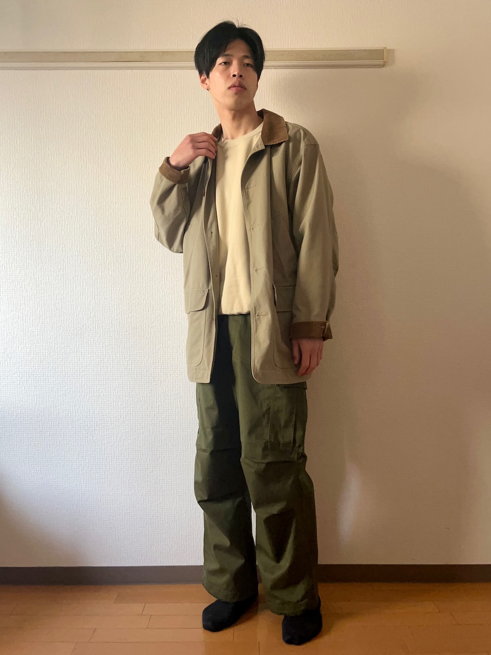 「カーゴパンツ、スウェット、ハンティングジャケット、WEGO、LL.Bean、久米繊維、シンプルコーデ、シンプル、シンプルスタイル、カジュアルコーデ、カジュアル、大人カジュアル、きれいめカジュアル、おしゃれさんと繋がりたい、コーデュロイ」｜「LLBeanのアイテム（カバーオール、ベージュ系）」を使った、naoさん（メンズ・180cm）の冬コーディネートの2枚目の写真