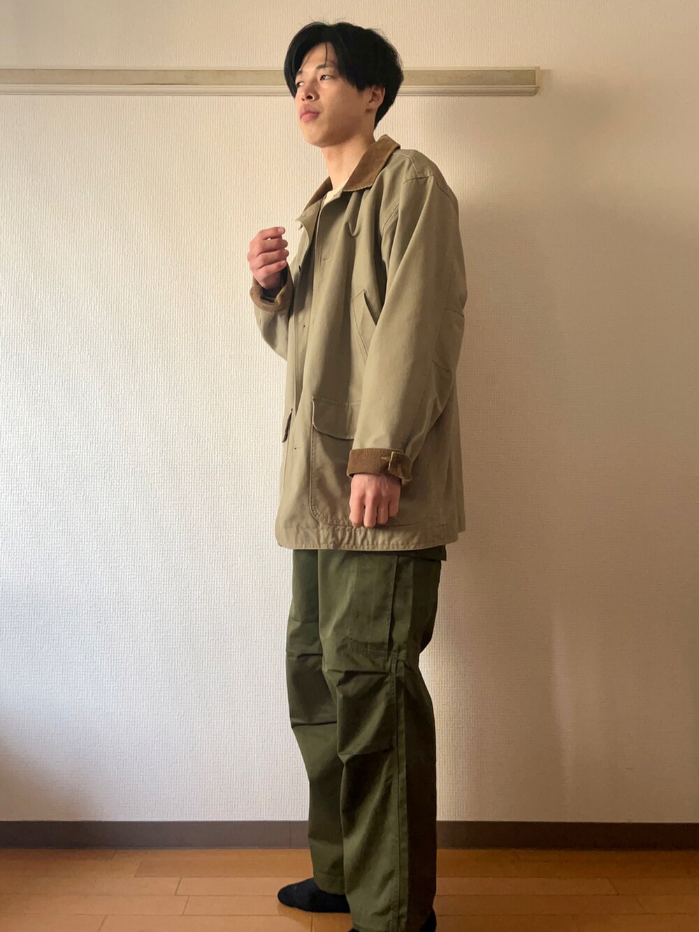 「カーゴパンツ、スウェット、ハンティングジャケット、WEGO、LL.Bean、久米繊維、シンプルコーデ、シンプル、シンプルスタイル、カジュアルコーデ、カジュアル、大人カジュアル、きれいめカジュアル、おしゃれさんと繋がりたい、コーデュロイ」｜「LLBeanのアイテム（カバーオール、ベージュ系）」を使った、naoさん（メンズ・180cm）の冬コーディネートの3枚目の写真