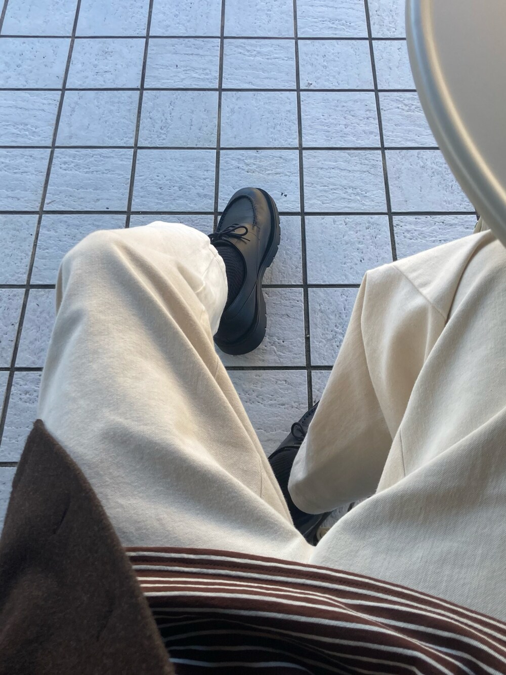 「シンプル、シンプルスタイル、休日スタイル、今日のコーデ、カジュアルコーデ、シンプルコーデ、カジュアル、大人カジュアル、ボーダー、ボーダートップス、無印良品、KLEMAN、革靴、ロンT」｜「無印良品のアイテム（パンツ、ホワイト系）」を使った、naoさん（メンズ・180cm）の秋コーディネートの2枚目の写真