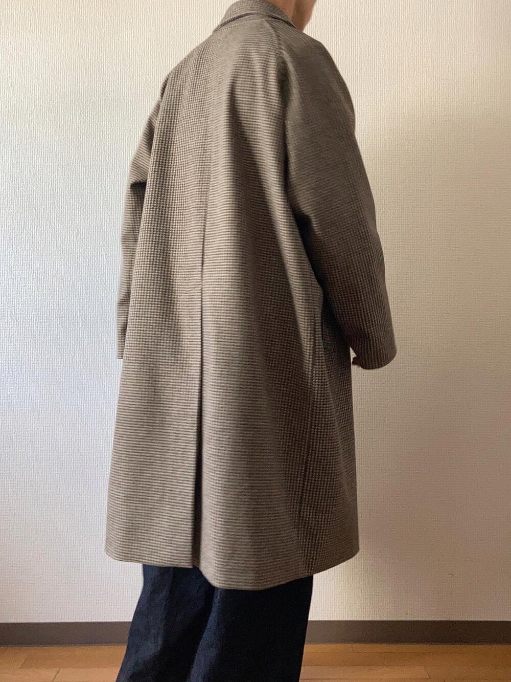 「Traditional Weatherwear、MONO-MART、シンプル、カジュアル、大人カジュアル、シンプルコーデ、シンプルスタイル、カジュアルコーデ、コート、デニム、デニムパンツ」｜「MONO-MARTのアイテム（ステンカラーコート、その他）」を使った、naoさん（メンズ・180cm）の秋コーディネートの2枚目の写真