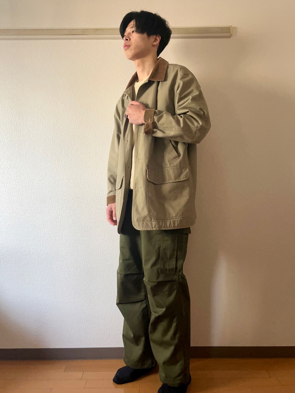 「カーゴパンツ、スウェット、ハンティングジャケット、WEGO、LL.Bean、久米繊維、シンプルコーデ、シンプル、シンプルスタイル、カジュアルコーデ、カジュアル、大人カジュアル、きれいめカジュアル、おしゃれさんと繋がりたい、コーデュロイ」｜「LLBeanのアイテム（カバーオール、ベージュ系）」を使った、naoさん（メンズ・180cm）の冬コーディネートの5枚目の写真