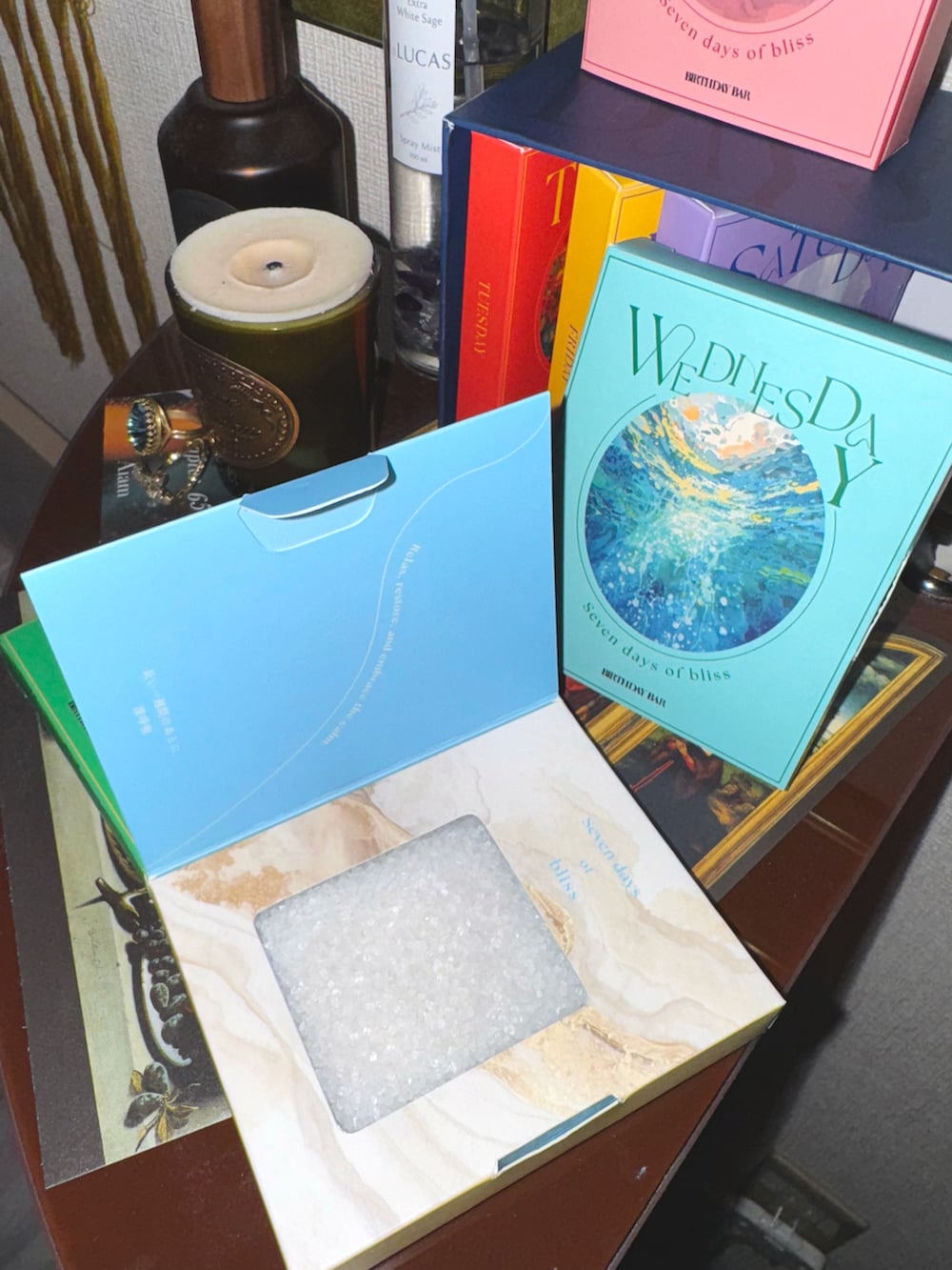 ブルー系の入浴剤・バスケア、パープル系のルームフレグランス/お香、その他のルームフレグランス/お香を着用したレディースの春コーディネートの3枚目の写真