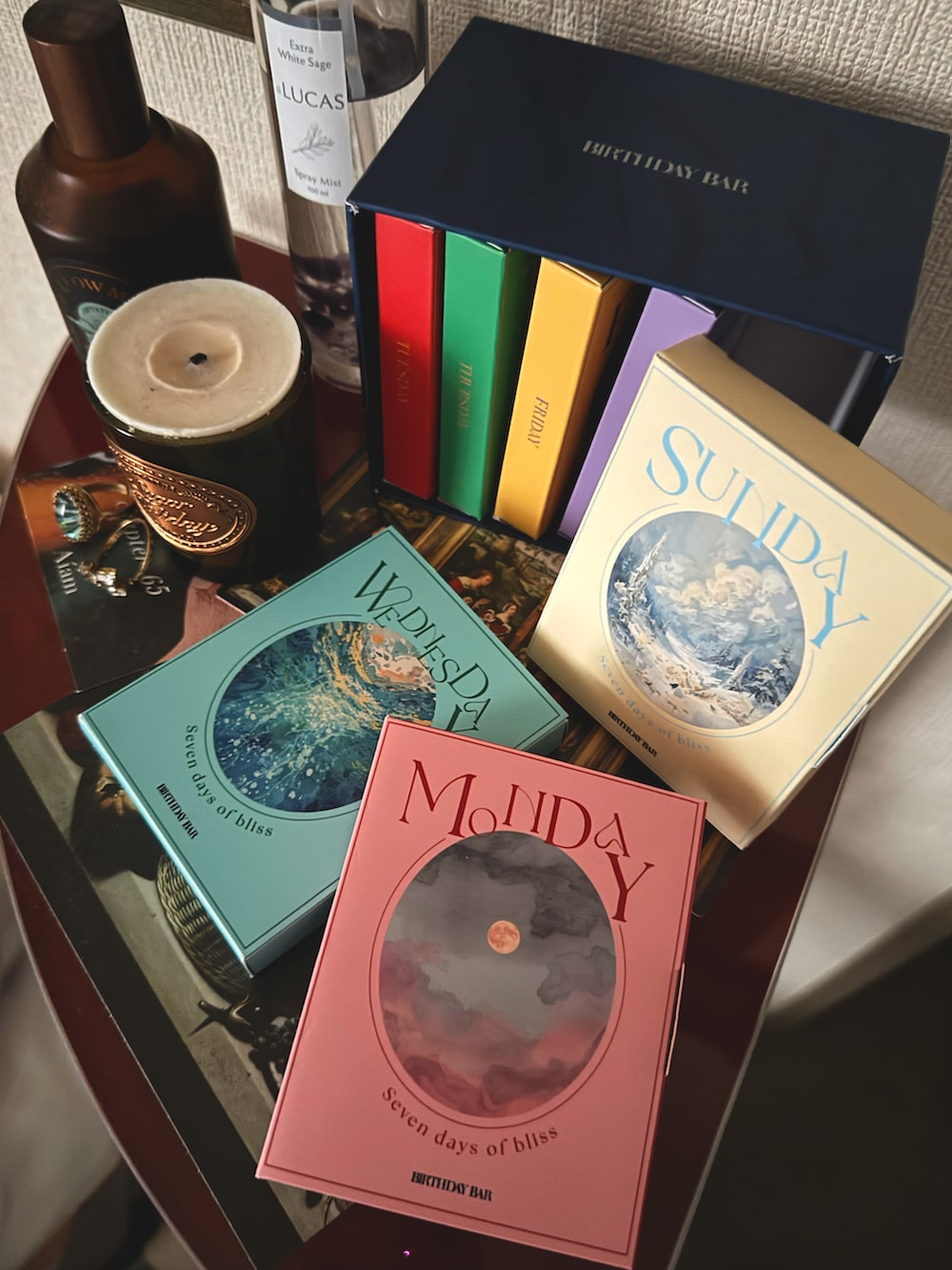 ブルー系の入浴剤・バスケア、パープル系のルームフレグランス/お香、その他のルームフレグランス/お香を着用したレディースの春コーディネートの2枚目の写真